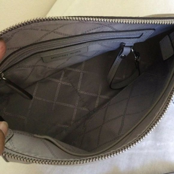 ⛔️SOLD⛔️ MICHAEL KORS Lillie Large Messenger Bag - Picture 11 of 15